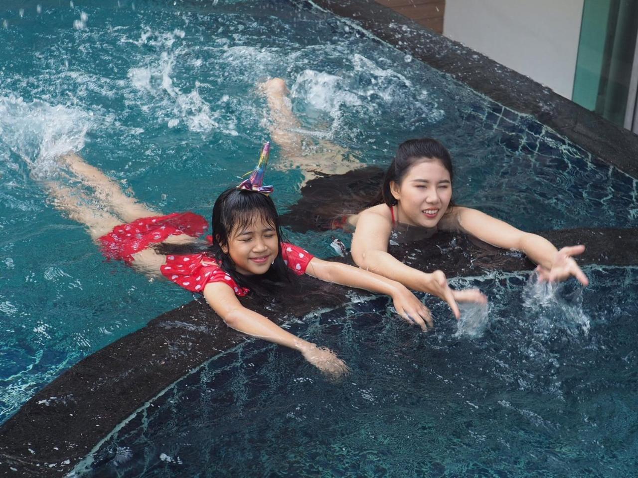 Sonrisa Srirachaที่พักติดทะเล Si Racha Exteriör bild